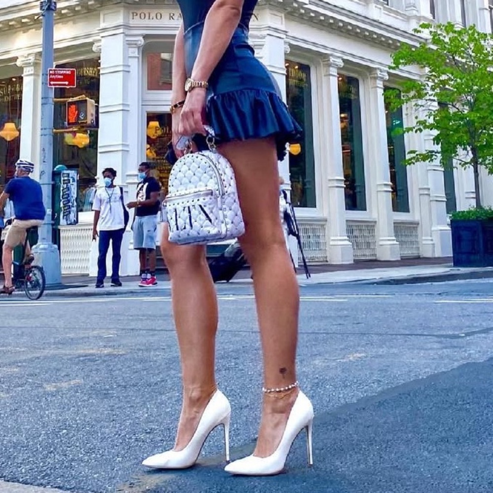 ASOS shorts with ruffles. - Picture 2 of 4